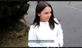 Миниатюрная брюнетка согласилась на секс с незнакомцем в отеле