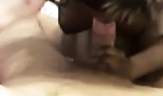 Два русских пацана жестко трахают молодую негритянку