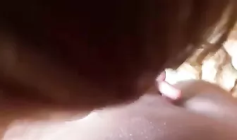 Парень вынимает член из попы подруги и вставляет ей в ротик