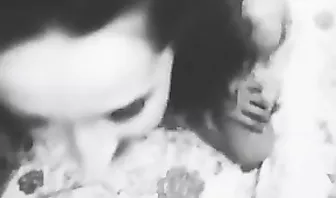 Черно-белое порно с окончанием в рот молодой красотке