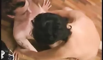 Старая русская мамаша устала без ебли соблазнила сына и предложила инцест секс на кухне